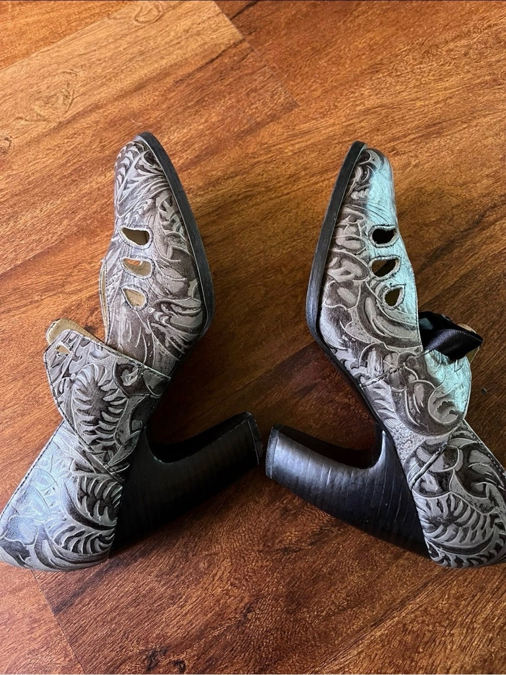 J.Fluevog - Gray Embossed Leather Heeled Shoes
